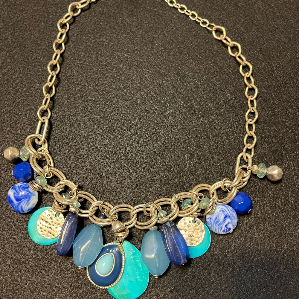Silver colored chain neckless 22” tip to tip